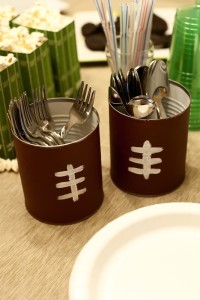 Great way to display the eating utensils!  From www.tablespoon.com